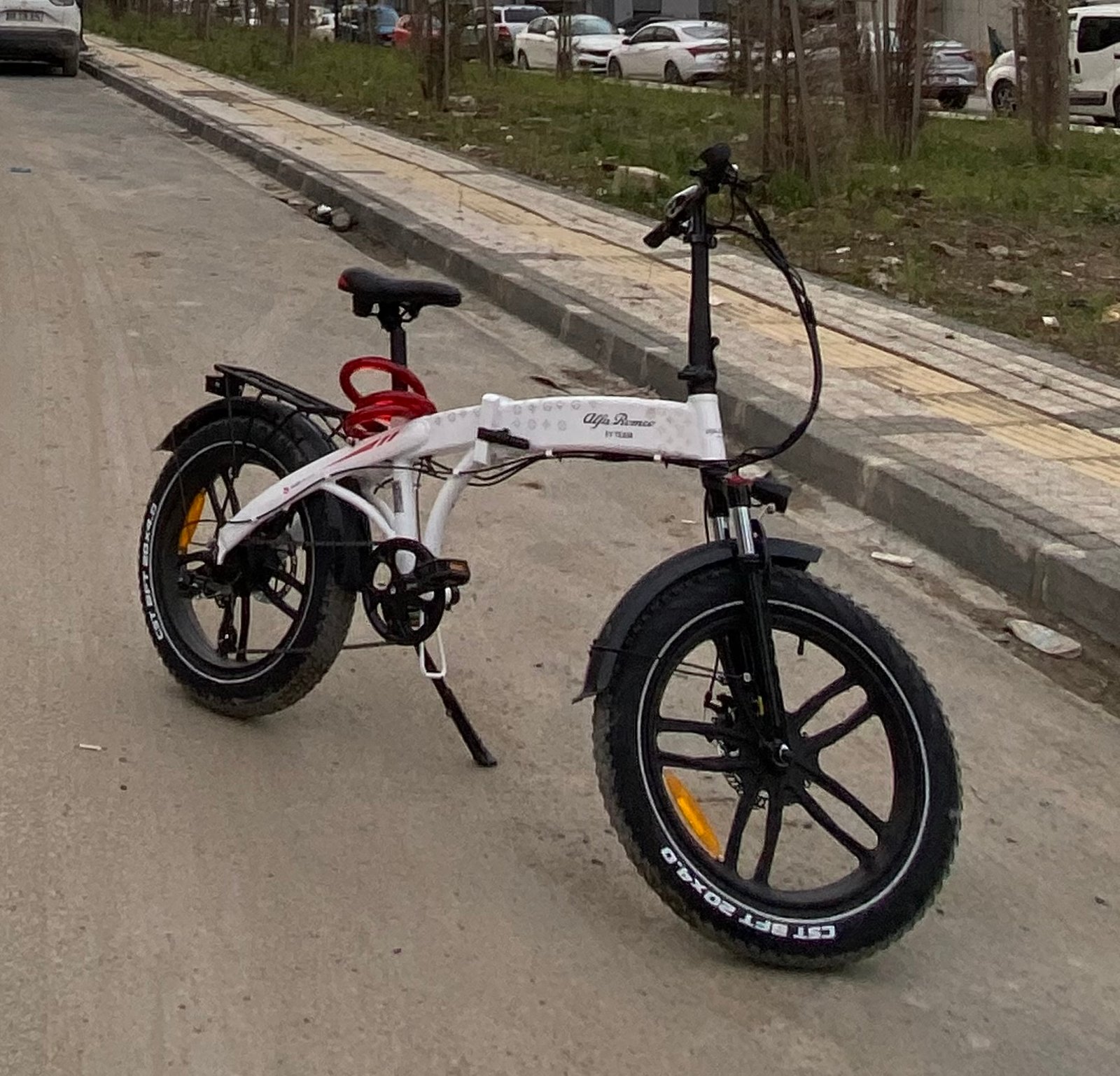 Temiz Bakımlı ekstralı çizik vs yok ALFA ROMEO R2