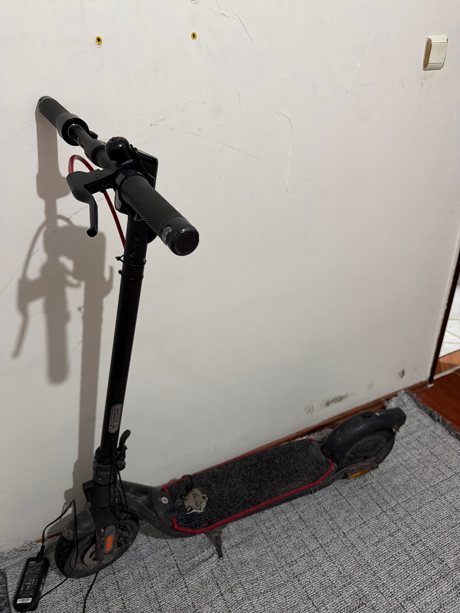 Sadece stop kırık başka sorunu yok 31 kmh hız var 43 km menzil