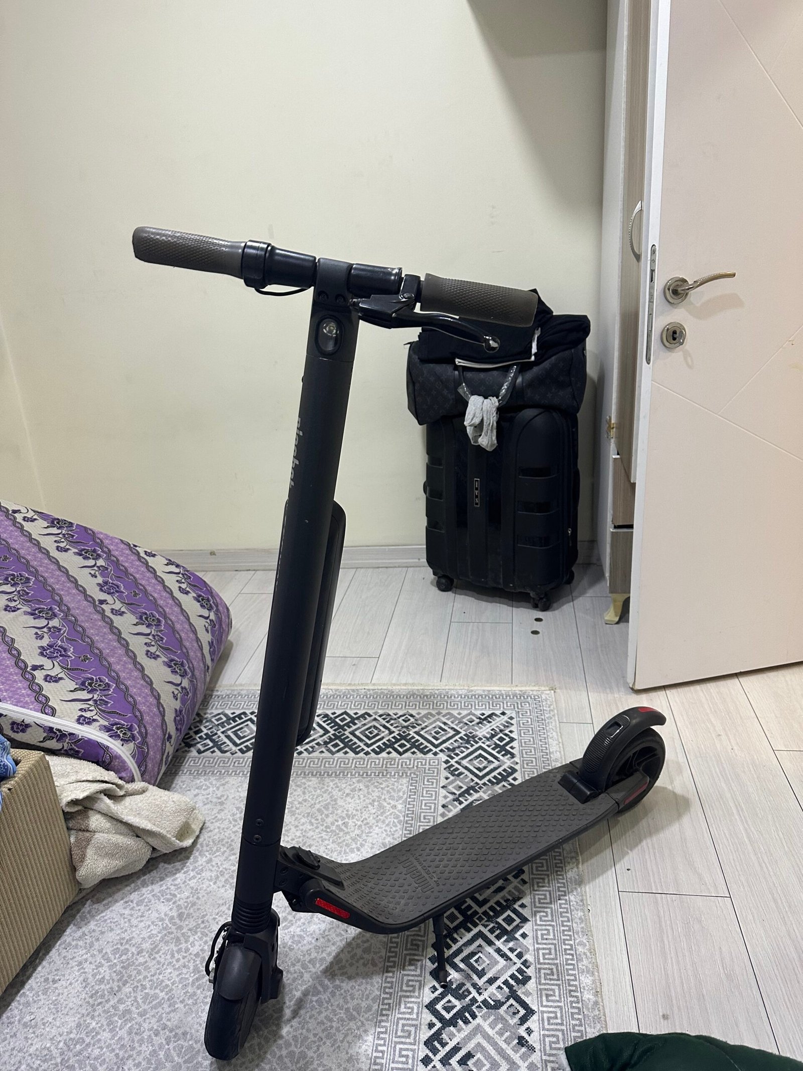 SEGWAY NINEBOT ES 4 SCOOTER